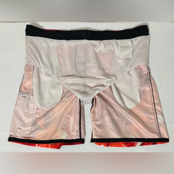 Nike Men’s Swim Trunks Board Shorts Red Black Abstract Size XL - Picture 6 of 13